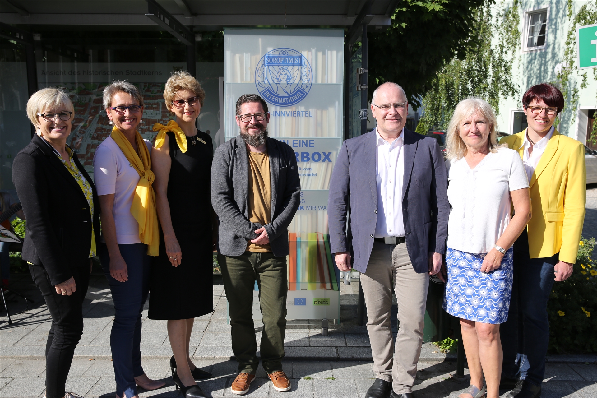 1. Bücherbox in Ried offiziell eröffnet